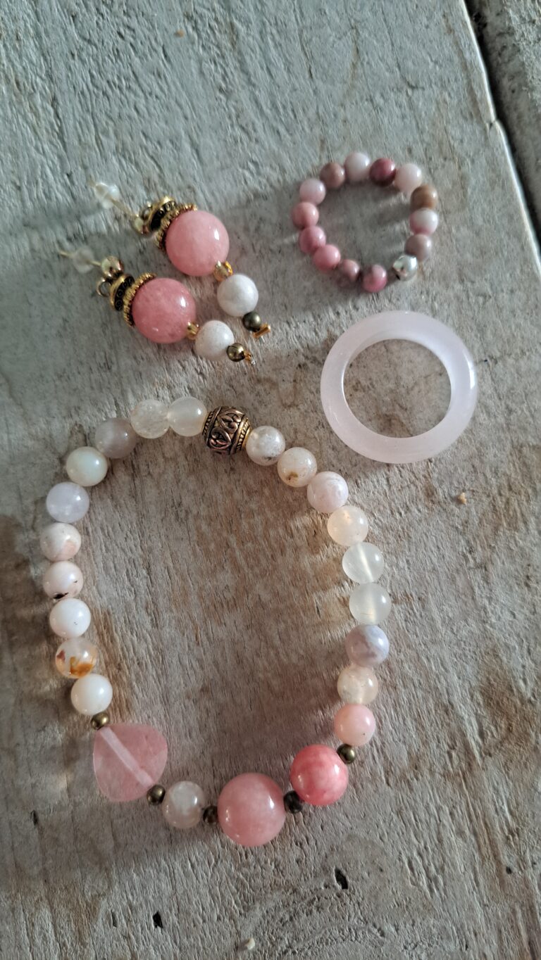 Seelenschmuck als Sets, die in ihrer Einheit wirken.